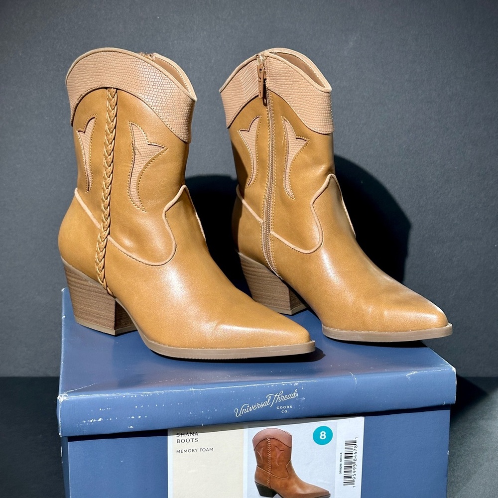 Universal thread western boot
